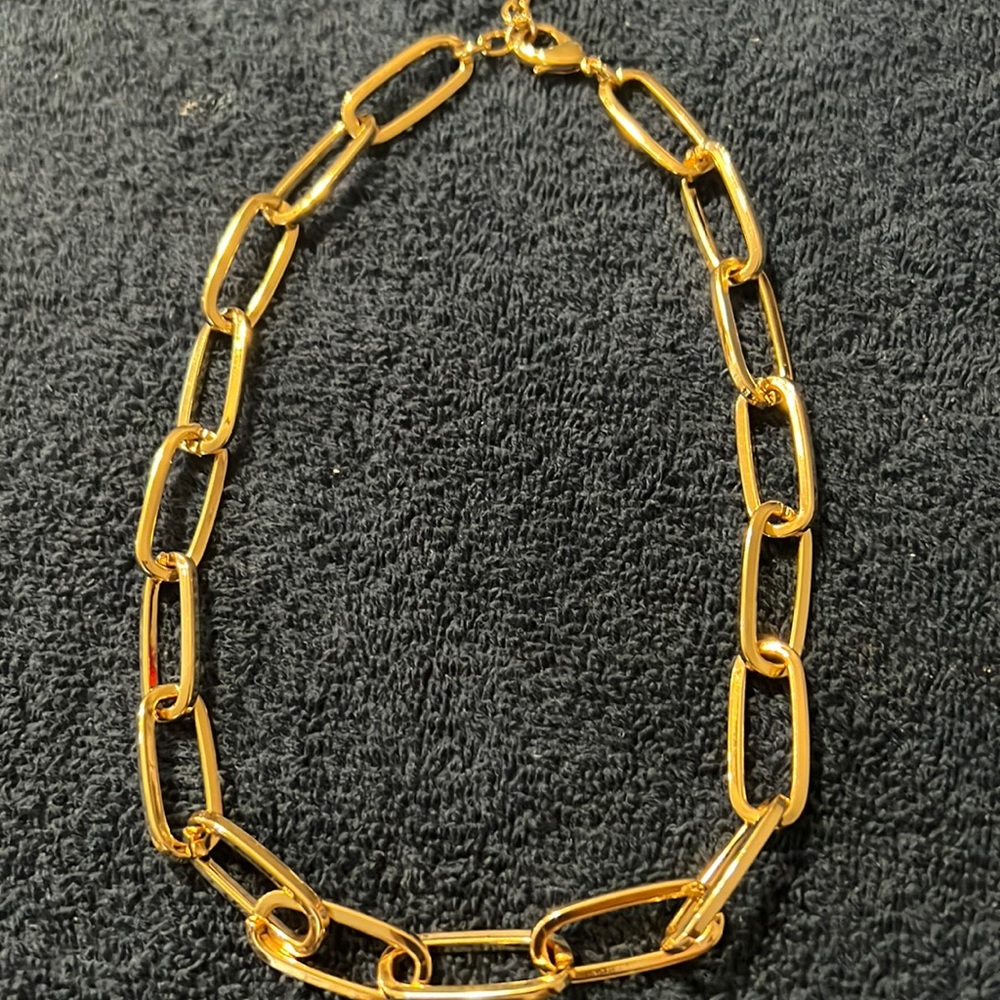 Women’s necklace